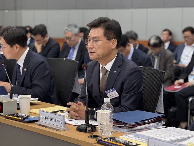 답변하고 있는 김영식 NST 이사장. 임효인 기자