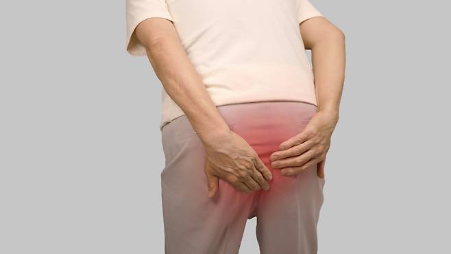 치질, 입원이나 회복 기간에 대한 부담이 있다면 미추 마취를 활용한 수술이 도움 될 수 있다｜출처:&nbsp;클립아트코리아