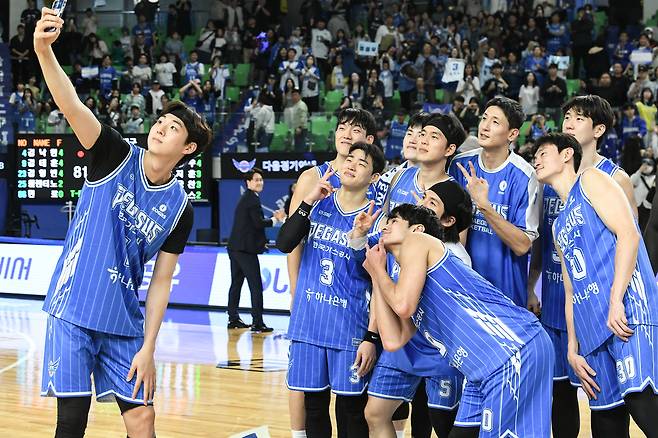 프로농구 대구 한국가스공사가 26일 서울 SK를 꺾고 개막 8연패 후 첫승을 거뒀다.(KBL 제공)