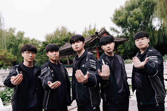 롤드컵 8강에 LCK 4개팀 중 가장 먼저 선착하며 기대감을 높이고 있는 KT 롤스터 선수들. 사진제공=라이엇게임즈