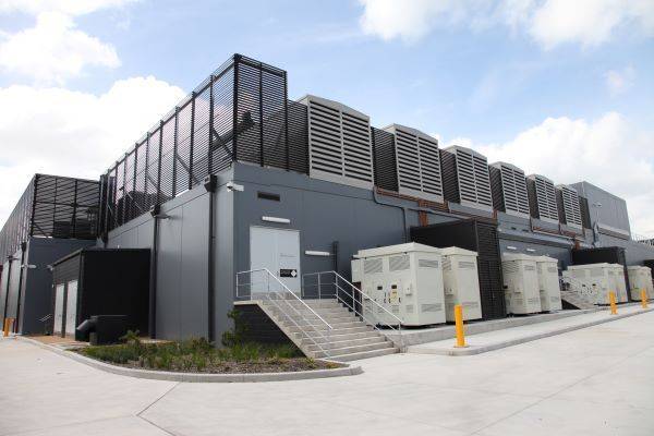 미국 가스터빈, 디젤 발전기 제조업체 커민스가 공급하는 데이터센터 백업 발전소. 커민스 홈페이지