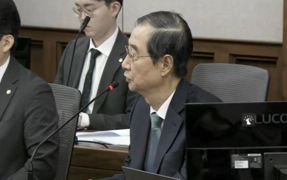 한덕수 전 국무총리가 13일 서울 서초구 서울중앙지법에서 열린 내란우두머리 방조 혐의 등 2차 공판에서 발언하고 있다. 뉴스1