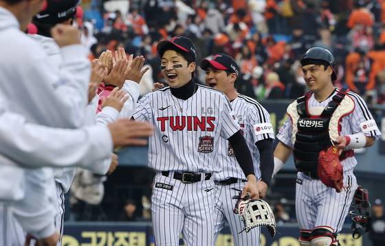 26일 한국시리즈 1차전에서 맹활약한 LG 박해민. 뉴스1