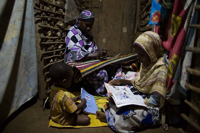 만성적 전력 부족에 시달리는 나이지리아의 한 가정. 서울디자인어워드 제공