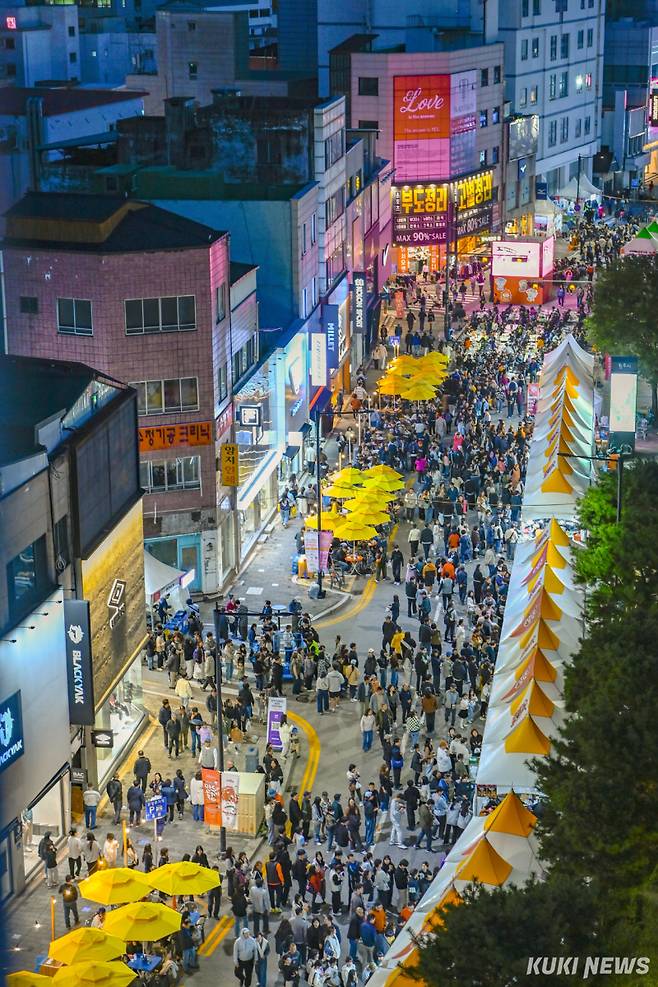 2025 원주만두축제는 시민·관광객·지역상권 참여형 미식 이벤트로 인정받았다. 원주시