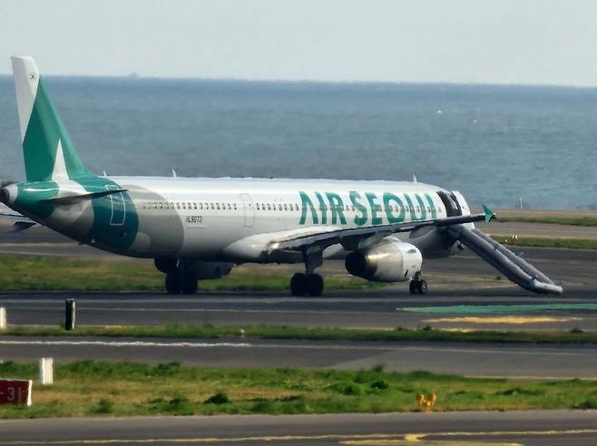 에어서울 항공기 문이 개방됐다. 독자 제공