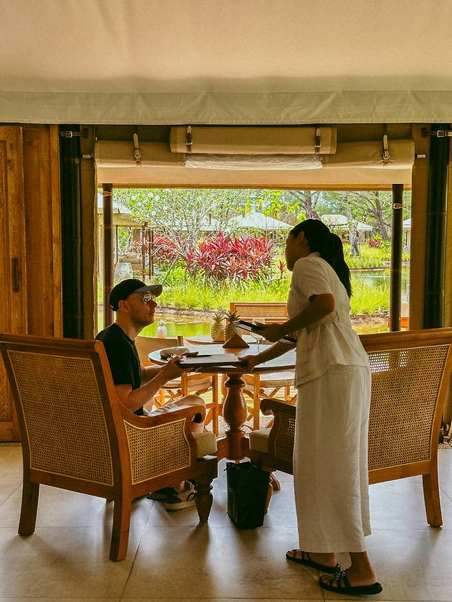 리조트 입구의 라운지 / 사진=권효정 여행+ 기자