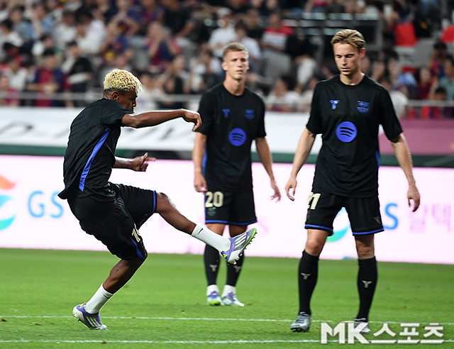 슈팅을 시도하고 있는 라민 야말. 사진(서울 상암)=천정환 기자