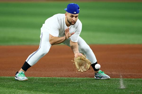 비셋은 2차전 벤치에서 대기한다. 사진= Getty Images/AFP= 연합뉴스 제공