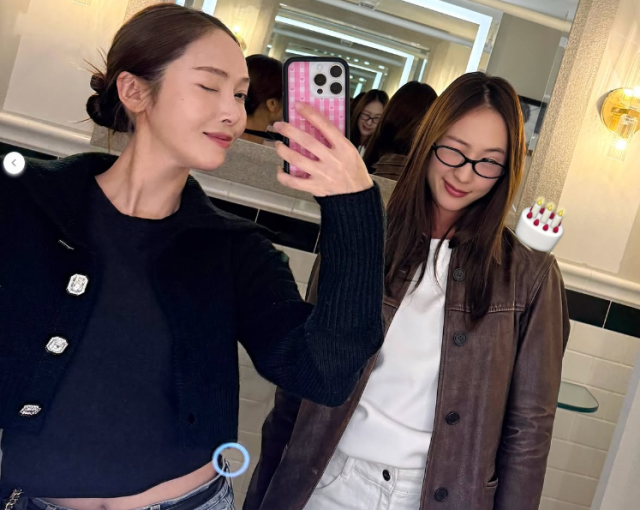 소녀시대 출신 제시카(왼쪽)와 f(x) 출신 동생 크리스탈. /제시카 소셜미디어