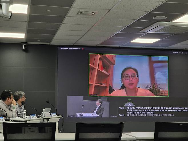 24일 서울 여의도 보험연구원에서 ‘기후변화 리스크와 지수형 보험’의 주제로 진행된 제63회 산학세미나에서 웬준 주 싱가포르 난양공대 교수가 발언하고 있다. [박성준 기자]