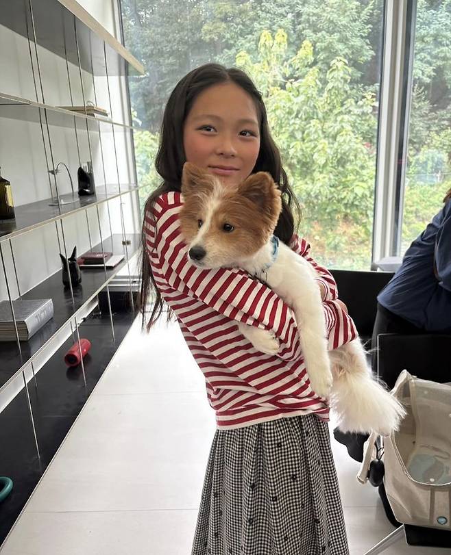 [서울=뉴시스] 추사랑. (사진=아이즈 매거진 제공, 추사랑 인스타그램 캡처) 2025.10.26. photo@newsis.com *재판매 및 DB 금지