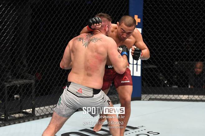 ▲ 이크람 알리스케로프는 경기 뒤 기자회견에서 박준용(사진 오른쪽) 용맹성을 칭찬했다. 패자를 위로하는 차원이 아니었다. 혀를 내둘렀다.