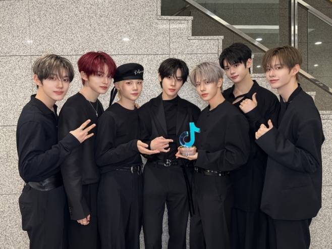 클로즈 유어 아이즈