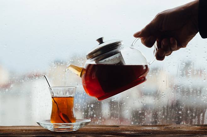 하루 4잔의 홍차를 마시는 것이 심혈관 건강을 향상시키는 데 도움이 될 수 있다는 연구가 나왔다.  사진=게티이미지뱅크