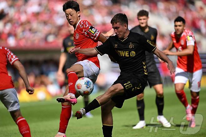 독일 분데스리가 마인츠의 이재성(왼쪽)ⓒ AFP=뉴스1