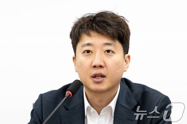 이준석 개혁신당 대표가 27일 서울 여의도 국회에서 열린 최고위원회의에서 모두발언하고 있다. 2025.10.27/뉴스1 ⓒ News1 이승배 기자