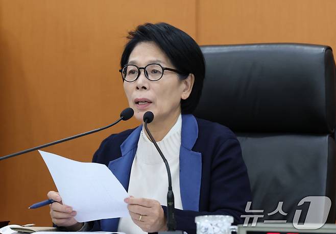 최민희 위원장이 지난 24일 대전 한국전자통신연구원(ETRI)에서 열린 국회 과학기술정보방송통신위원회 국정감사를 주재하고 있다. 2025.10.24/뉴스1 ⓒ News1 김기태 기자