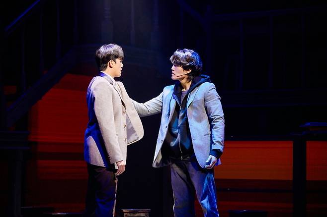 김건우가 뮤지컬 ‘아몬드’에서 사랑의 결핍을 분노로 표출하는 ‘곤이/윤이수’를 연기하고 있다. 사진 | 라이브㈜