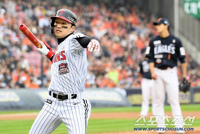 26일 잠실구장에서 열린 한국시리즈 1차전 LG 트윈스와 한화 이글스의 경기. 5회말 LG 박해민이 솔로포를 날린 뒤 환호하고 있다. 잠실=박재만 기자 pjm@sportschosun.com/2025.10.26/