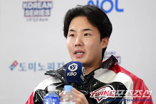 2025 KBO리그 한국시리즈 미디어데이가 25일 잠실구장에서 열렸다. LG 임찬규가 취재진 질문에 답하고 있다. 잠실=박재만 기자 pjm@sportschosun.com/2025.10.25/
