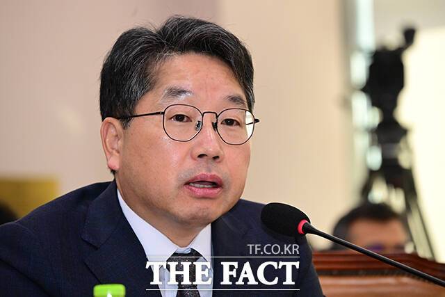 노만석 검찰총장 직무대행이 27일 서울 여의도 국회에서 열린 법제사법위원회의 대검찰청에 대한 국정감사에 출석해 질의 답변하고 있다. /국회=남윤호 기자