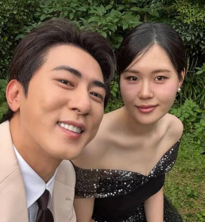 김원훈 - 엄지윤 결혼 화보 공개 ©김원훈 SNS