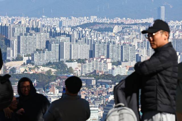 서울 남산에서 바라본 아파트 단지.  [연합뉴스 제공]