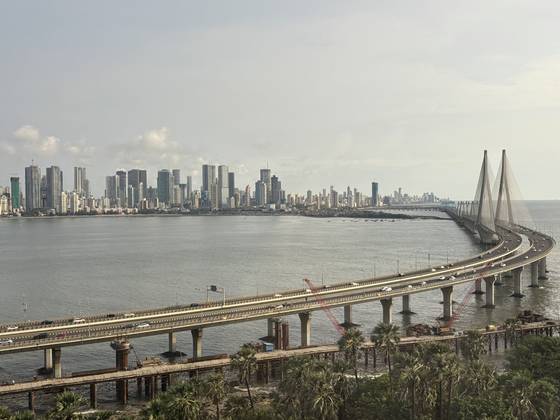 City and ocean view from Mumbai, India [LEE JIAN][LEE JIAN]