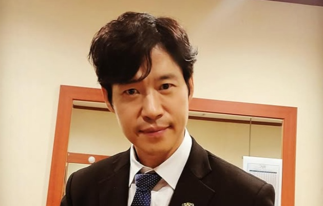 배우 유준상이 공연 중 아찔했던 순간을 털어놨다. [사진출처 = 유준상 인스타그램]