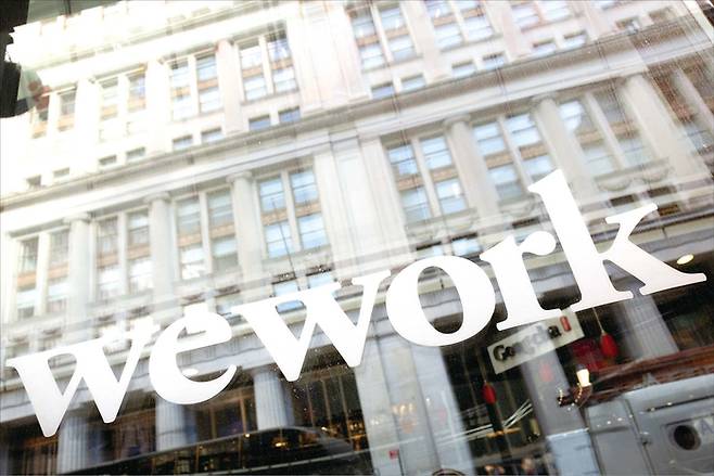 미국 위워크는 공격적인 글로벌 확장을 추진했지만 재무 구조가 급격히 악화돼 대규모 구조조정으로 이어지는 실패를 겪었다.  (AP=연합뉴스)