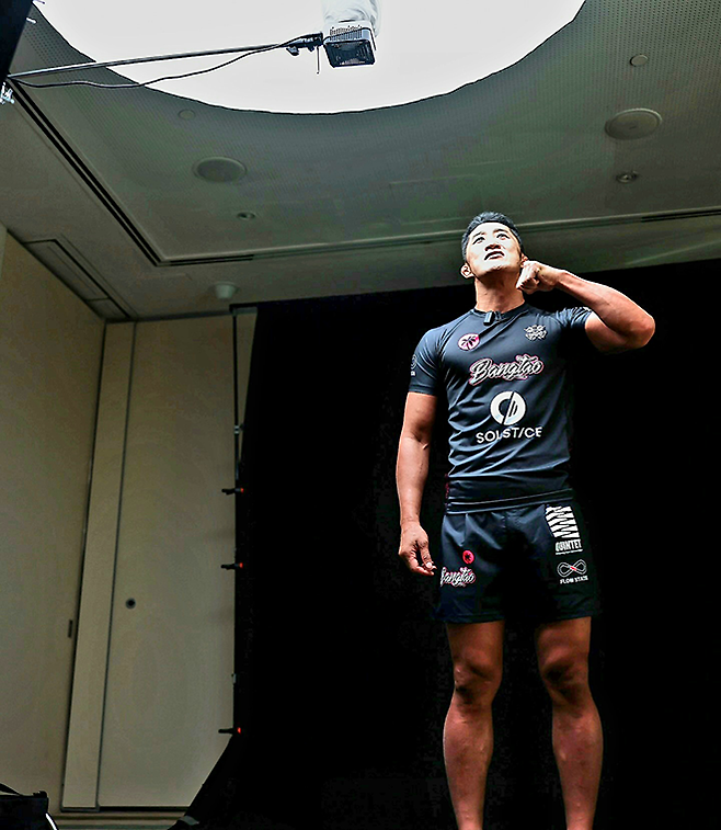 대한민국 UFC 1호 파이터 ‘스턴건’ 김동현이 2025년 10월 아랍에미리트 두바이 코카콜라 아레나 그래플링대회 Quintet 5 프로필 촬영을 하고 있다. 사진=株式会社ラバーランド