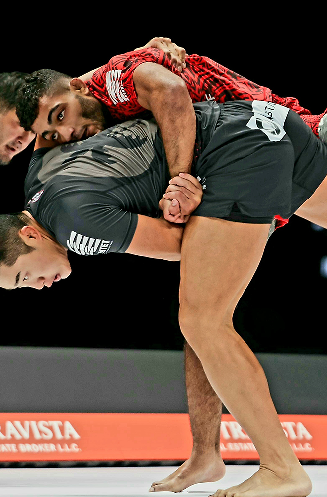 대한민국 UFC 1호 파이터 ‘스턴건’ 김동현이 2025년 10월 아랍에미리트 두바이 코카콜라 아레나 그래플링대회 Quintet 5 ‘팀 방타오 태국’ 중견을 맡아 ‘팀 노게이라 두바이’ 중견으로 나선 압델라우프 미도를 상대하고 있다. 사진=株式会社ラバーランド