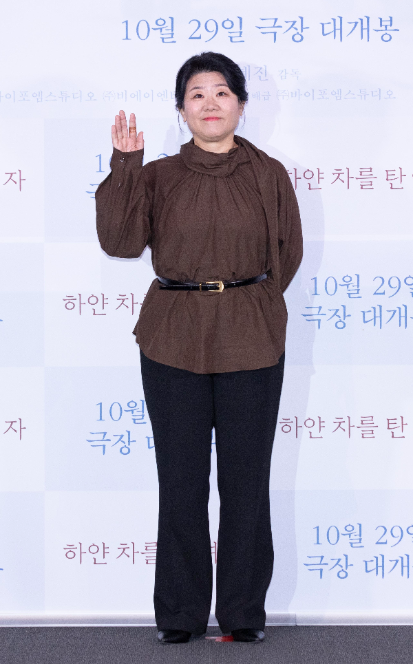 27일 오후 서울 용산구 CGV용산아이파크몰에서 영화 ‘하얀 차를 탄 여자’의 언론·배급시사회 및 기자간담회가 개최됐다. 자리에는 정려원, 이정은, 고혜진 감독이 참석했다. / 사진 = (주)바이포엠스튜디오