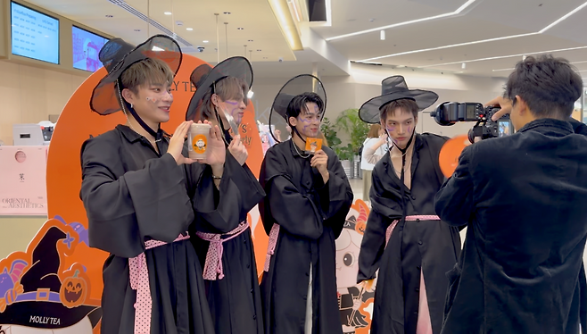 두짓타니 방콕의 사자보이즈 모델들