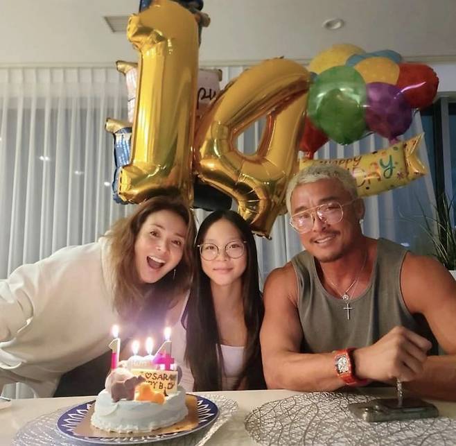 [서울=뉴시스] 야노 시호(왼쪽부터), 추사랑, 추성훈. (사진=야노 시호 인스타그램 캡처)  2025.10.26. photo@newsis.com *재판매 및 DB 금지