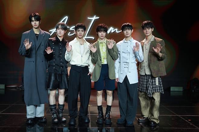 그룹 템페스트가 27일 오후 4시 서울 강남구 일지아트홀에서 미니 7집 '애즈 아이 엠' 쇼케이스를 열었다. 위에화엔터테인먼트 제공