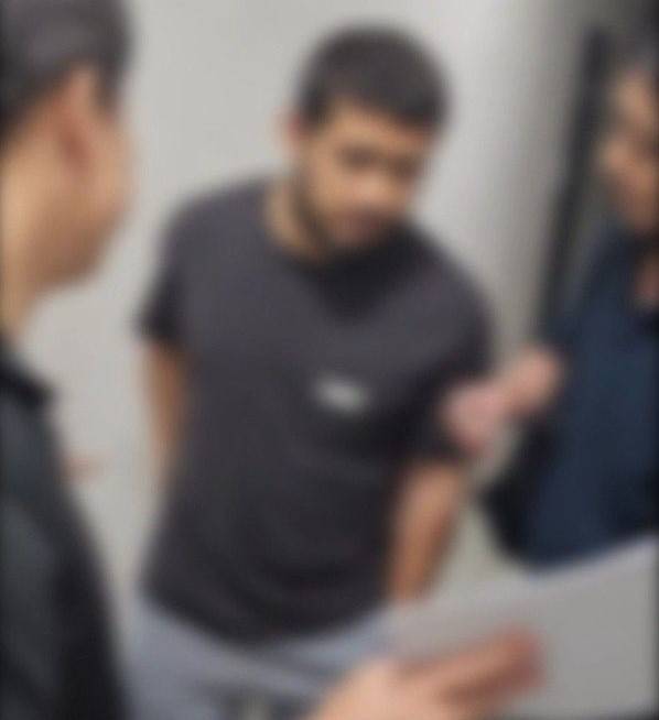 한국에 체류하면서 자선 명목으로 수억원을 모금한 뒤 팔레스타인 무장정파 하마스에 보낸 20대 우주베키스탄인이 경찰에 검거되는 모습. 경기남부경찰청 제공