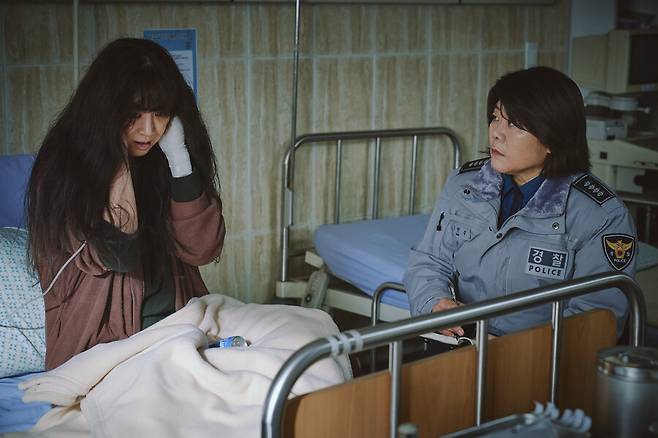 ▲ 하얀 차를 탄 여자. 제공ㅣ바이포엠스튜디오