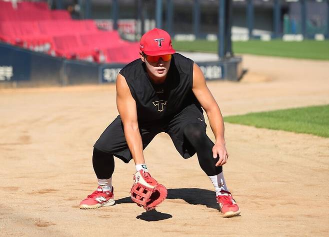 ▲ 오선우는 마무리캠프에서 수비 훈련에 중점을 두며 약점을 보완하겠다는 각오다 ⓒKIA타이거즈
