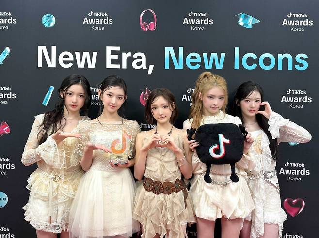 키키, '틱톡 어워즈 2025' 뉴 라이징 아티스트상 수상