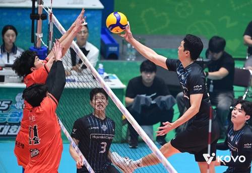 현대캐피탈과 OK저축은행의 컵대회 개막전 경기 장면 [한국배구연맹 제공. 재판매 및 DB 금지]