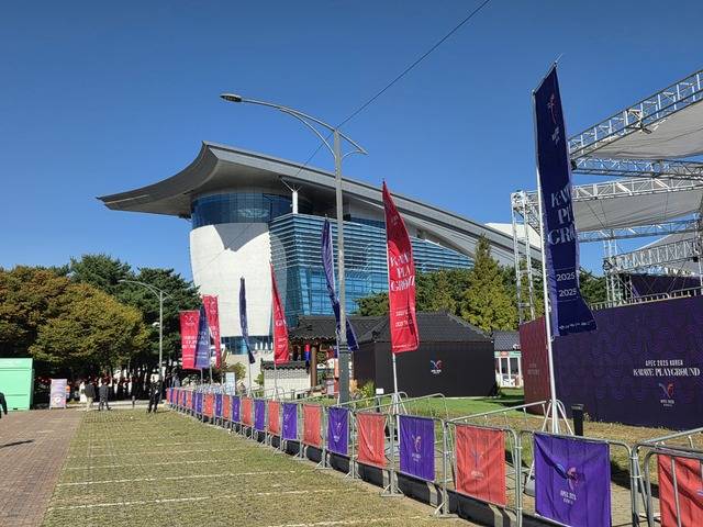 경주 APEC 기간 중 CEO 서밋이 열리는 경주예술의 전당 일대 분위기. 강시일 기자