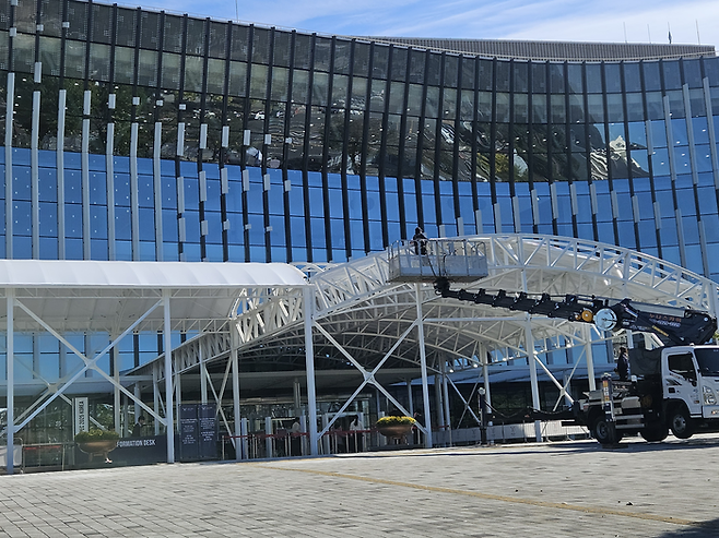 막바지 점검에 한창인 경주화백컨벤션센터. 서민지기자 mjs858@yeongnam.com