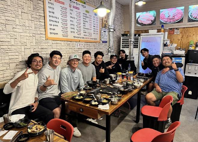 임성재가 대접한 저녁 식사 자리에 참석한 마쓰야마 히데키.(사진=임성재 인스타그램)