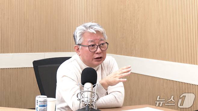 조응천 전 의원이 28일 뉴스1TV '팩트앤뷰'에 출연해 질문에 답하고 있다.