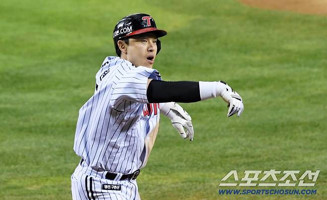 이날 류현진 천적은 박동원이었다. 추격을 알린 2타점 적시타 이후 투런포까지 터뜨렸다.