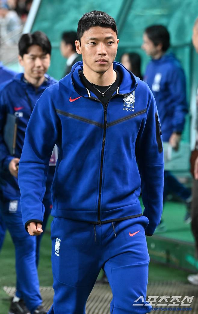 14일 서울월드컵경기장에서 열린 대한민국 축구대표팀과 파라과이의 평가전.황희찬이 그라운드로 나서고 있다. 상암=허상욱 기자wook@sportschosun.com/2025.10.14/