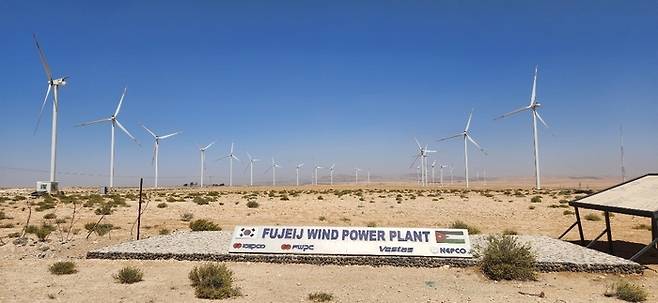 한국전력공사가 요르단 푸제이즈에 구축한 풍력발전 현장. 사진 출처 : 한국전력공사