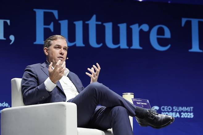 맷 가먼 아마존 웹 서비스(AWS) 최고경영자(CEO)가 28일 경주엑스포대공원 문화센터 문무홀에서 열린 아시아태평양경제협력체(APEC) 최고경영자(CEO) 서밋 퓨처 테크 포럼에서 발언하고 있다. 뉴시스